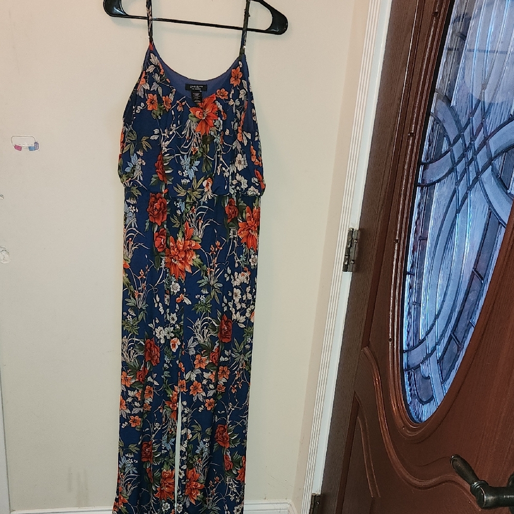 Elegant Floral Maxi Dress in Blue and Red